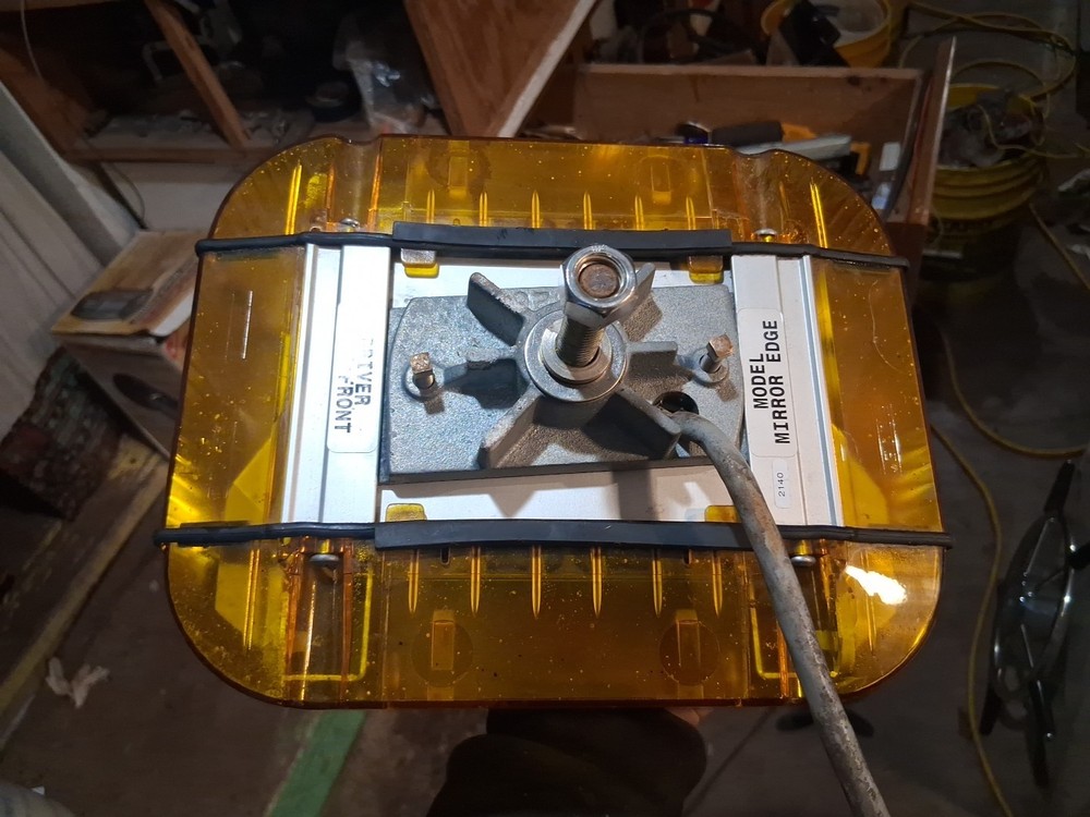 Whelen Edge Approx 10" X 8” Amber Model Mirror Edge 40626 Strobe Light