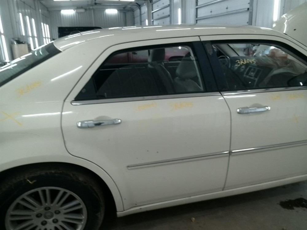 300 2010 High Mounted Stop Light 104795734