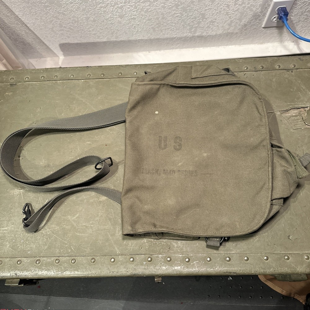 USGI VTG mask bag in mint shape