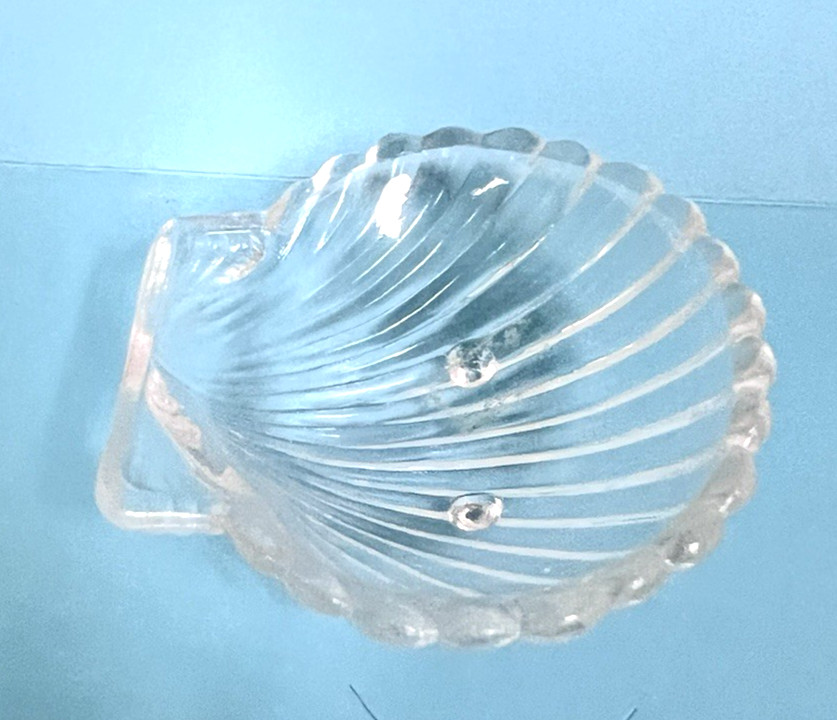 Vintage Crystal Clam Shell Pattern Footed Open Salt Dip Cellar 1" Tall