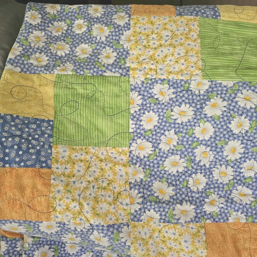 Patchwork Quilt Blanket Handmade Machine Sewn Double-Side Prints Daisy 5x8 READ