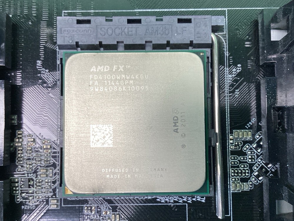ASRock 970M Pro3 Motherboard + CPU + I/O Shield - UNTESTED