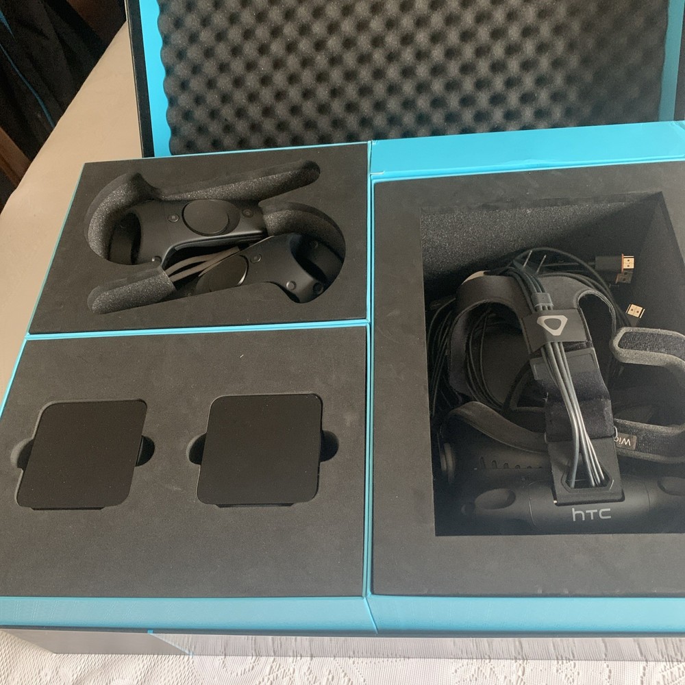 HTC Vive VR Headset Complete Set Full Kit System Steam VR PC Virtual Reality