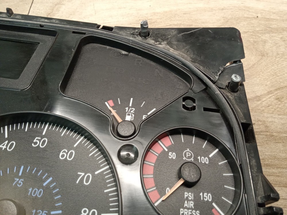 MACK instrument Cluster A2C53090404 (Damage)