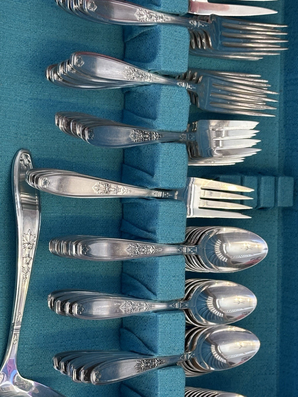 Stunning Well Maintained Art Noveau 1847 Rogers Ambassador Silverplate Set