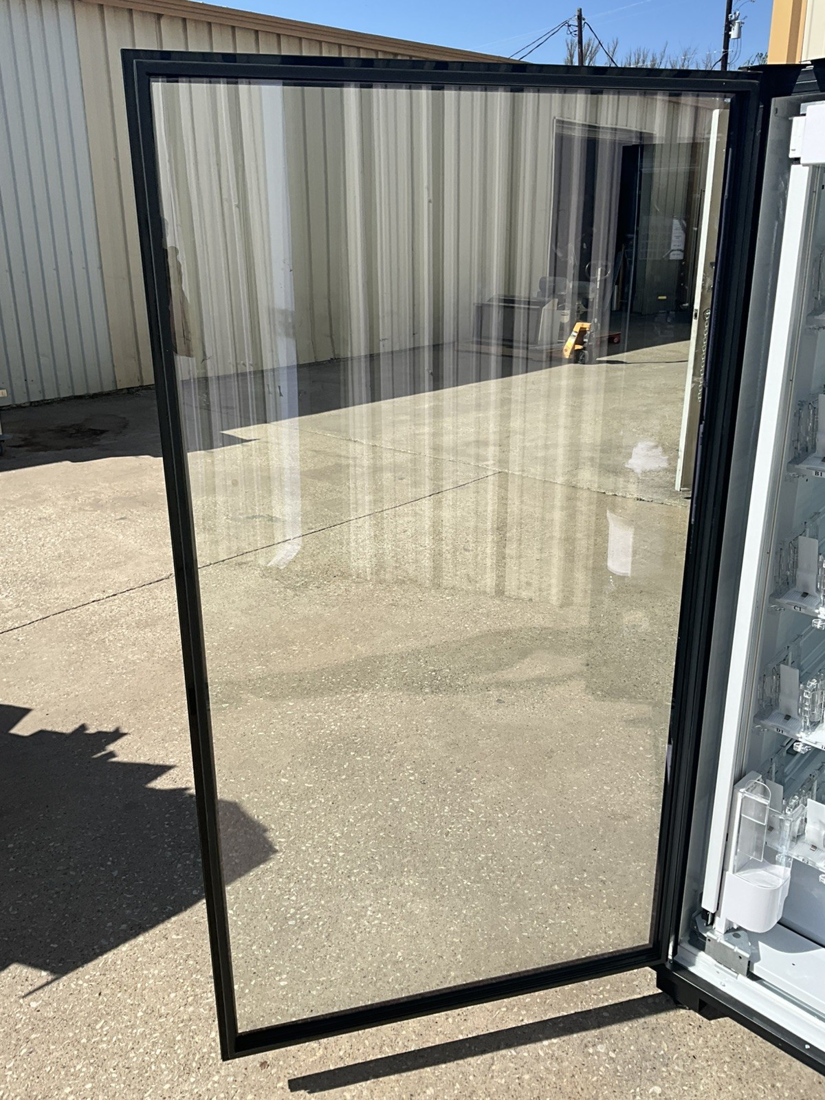 24 Dixie Narco BevMax CPI Glass Front Beverage Vending Machine 5800-4HC crane