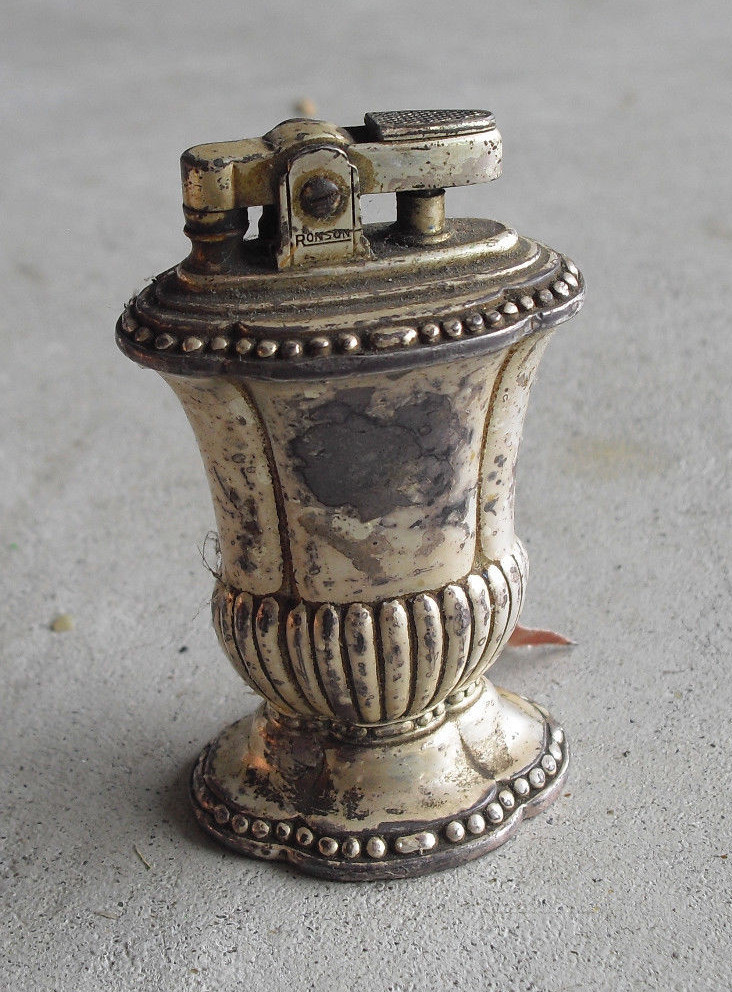 Vintage Ronson Mayfair Silverplate Table Lighter