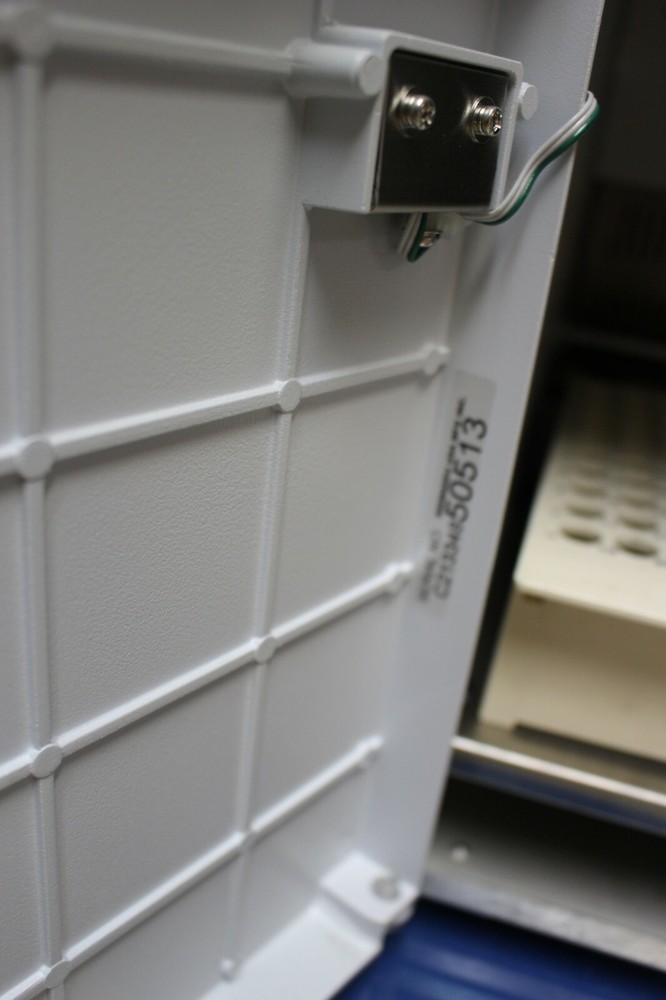 SHIMADZU SIL-10AF AUTO SAMPLER with Sample Holder