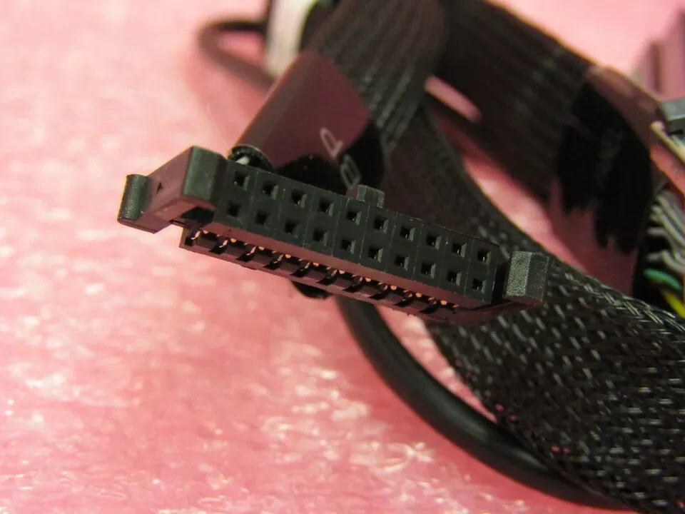 1YNTK DELL CABLE ASSY CONTROLLER 10BAY R620