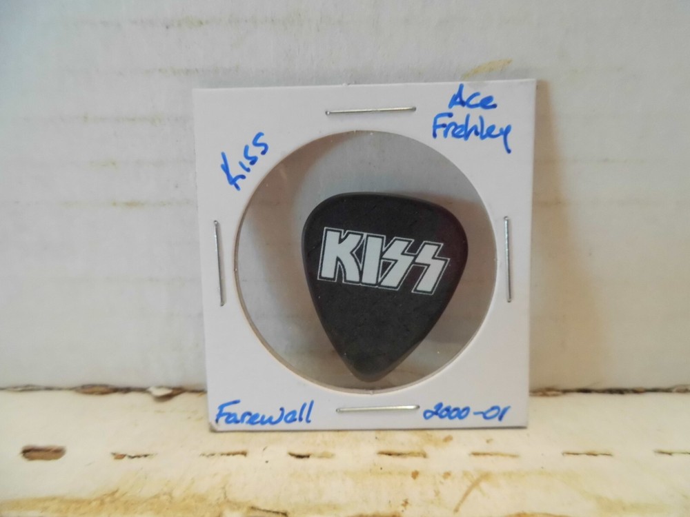 KISS "ACE FRAHLEY" 2000~01 FAREWELL TOUR GUITAR PICK~READ DESCRIPTION (18~16)