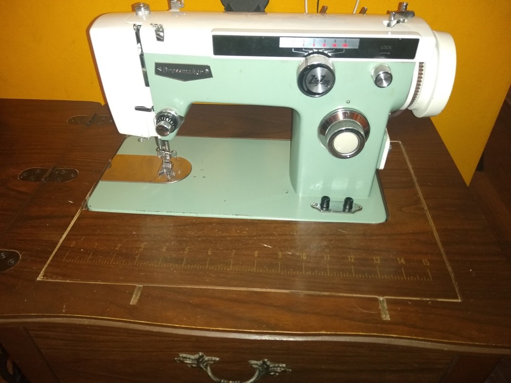 Vintage DRESSMAKER ZIGZAG MODEL 290A