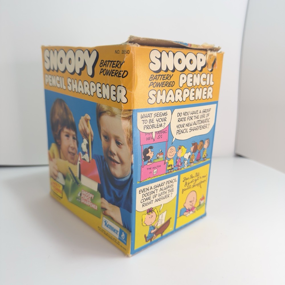 Kenner Snoopy Battery Powered Pencil Sharpener Peanuts 1973 Plastic with Box