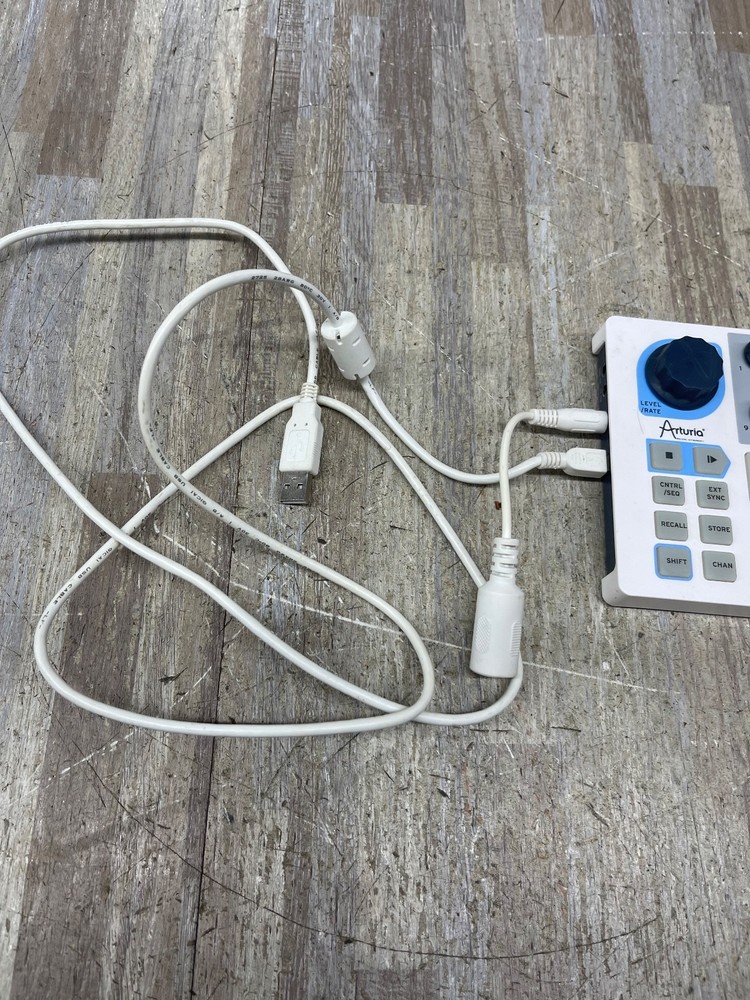 Arturia BeatStep White MIDI Controller & Sequencer w/ USB Cable - Clean