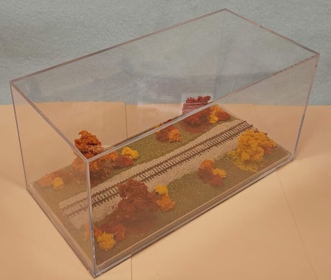 Z SCALE -SINGLE TRACK 8" DISPLAY CASE -"FALL FOLIAGE SCENE" FOR ANY Z TRAIN