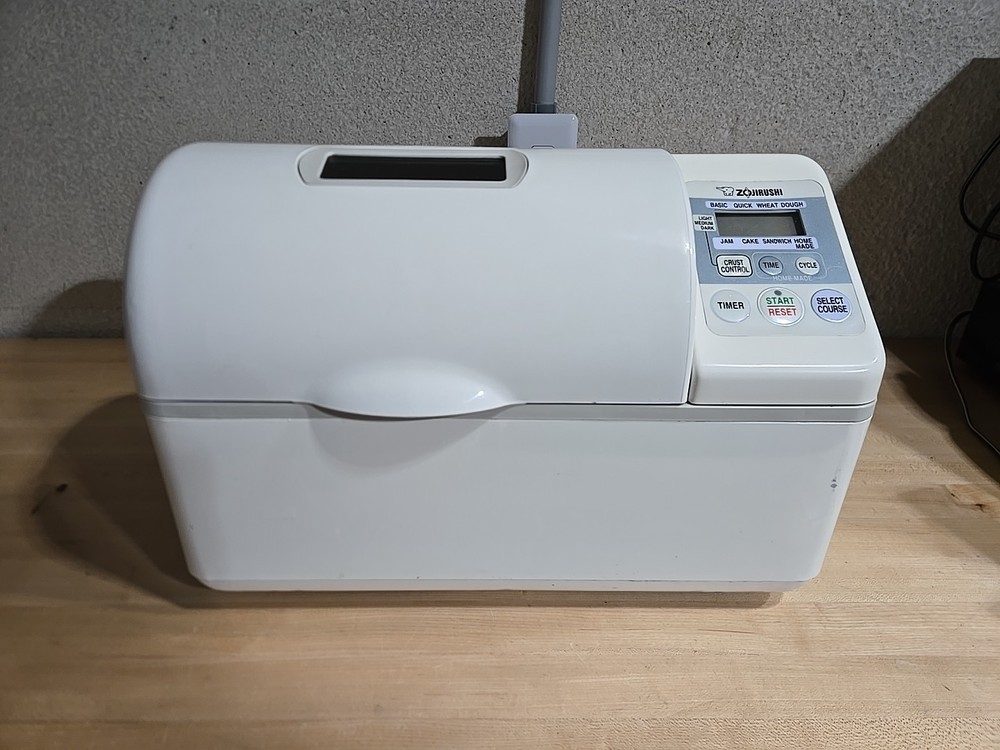 Zojirushi Home Bakery BBCC-V20 Bread Maker Machine 2lb Double Paddle Tested