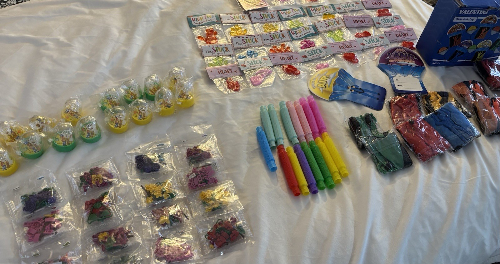 New 1 Lot Prizes Rewards Slappy Hands Pop Tubes Building Flowers BBall Fast Ship