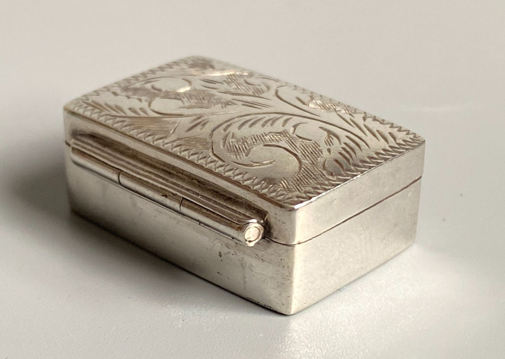 Vintage Mid Century Solid Silver Ornate Floral Scrollwork Hinged Snuff Pill Box