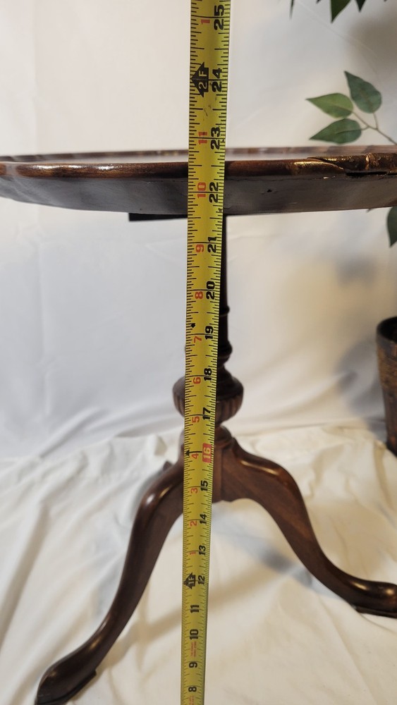 Antique Pie Crust Tilt Top Table Cherry / Mahogany Side Table