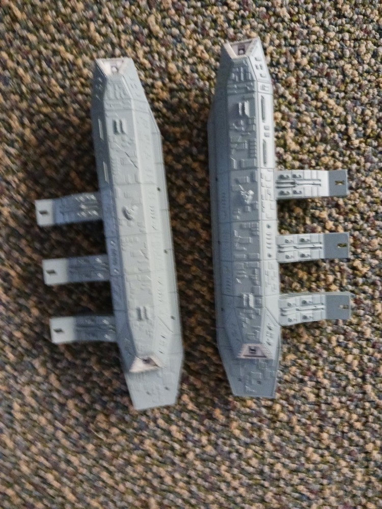 Moebius Models Battlestar Galactica Pegasus 1/4105 Scale Model Kit Open Box