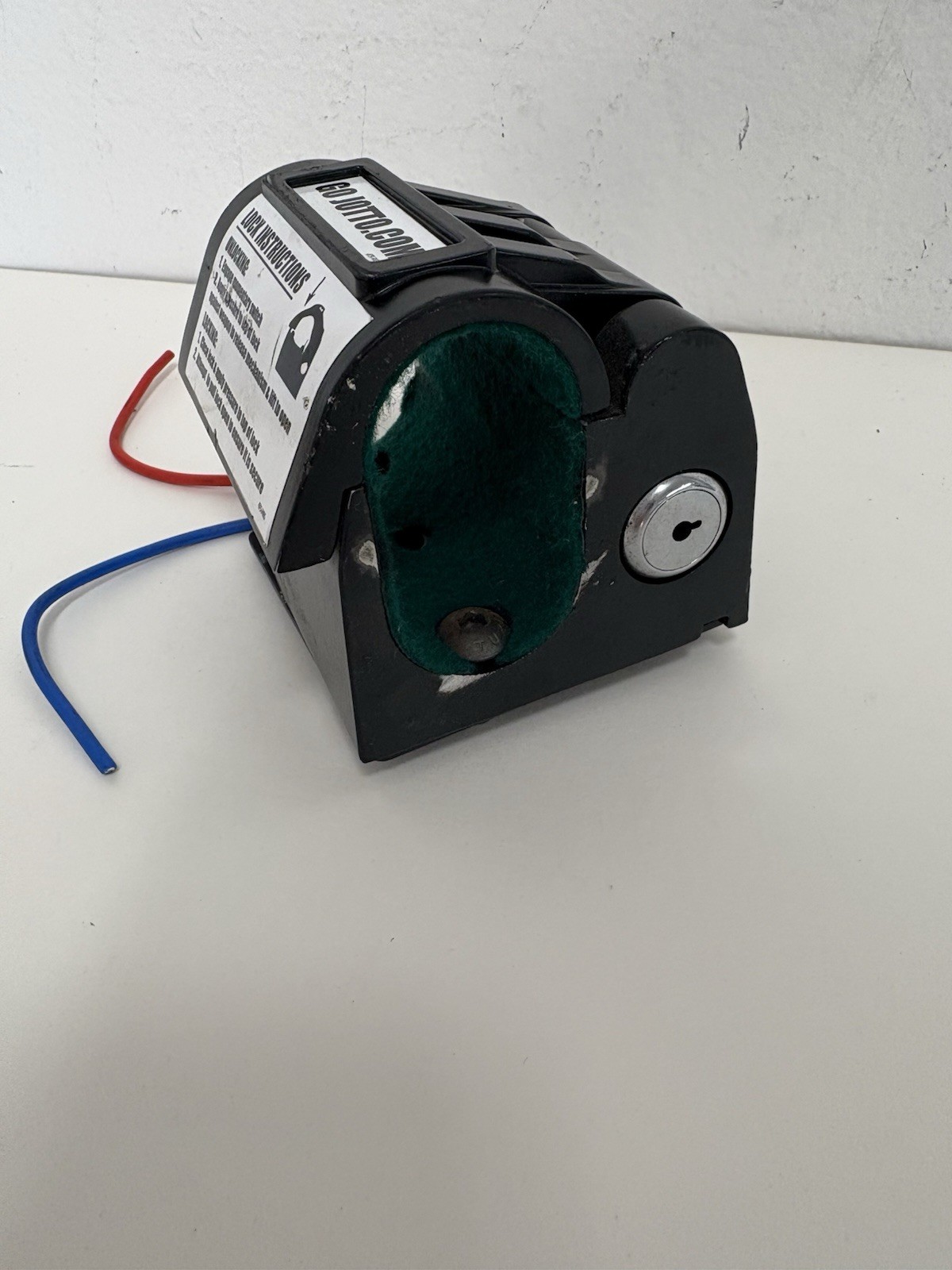 Jotto Shotgun Medium Gun Lock 12V Uses handcuff key not included