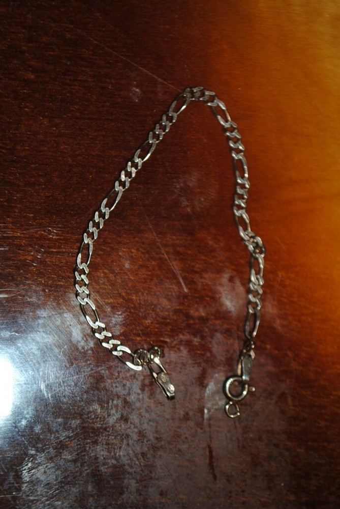 Two antique silver damaged rings - damaged bracelet - silver