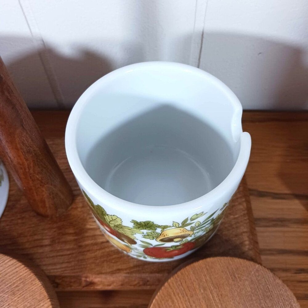 MCM Condiment Tray with 2 Lidded Containers