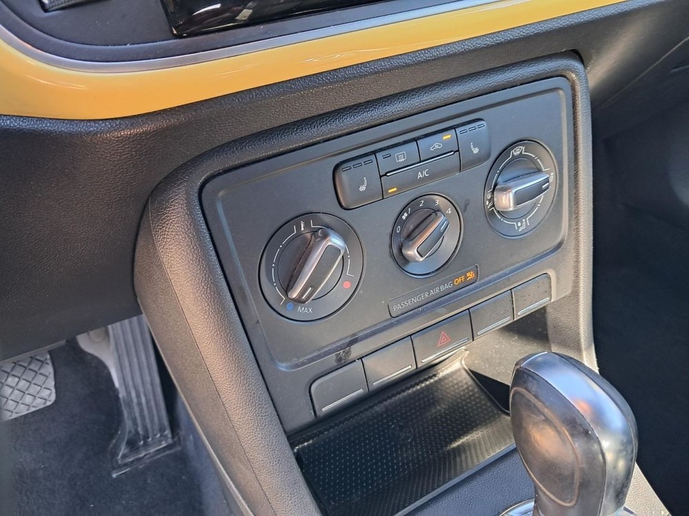 BEETLE 2015 Glove Box 4832147