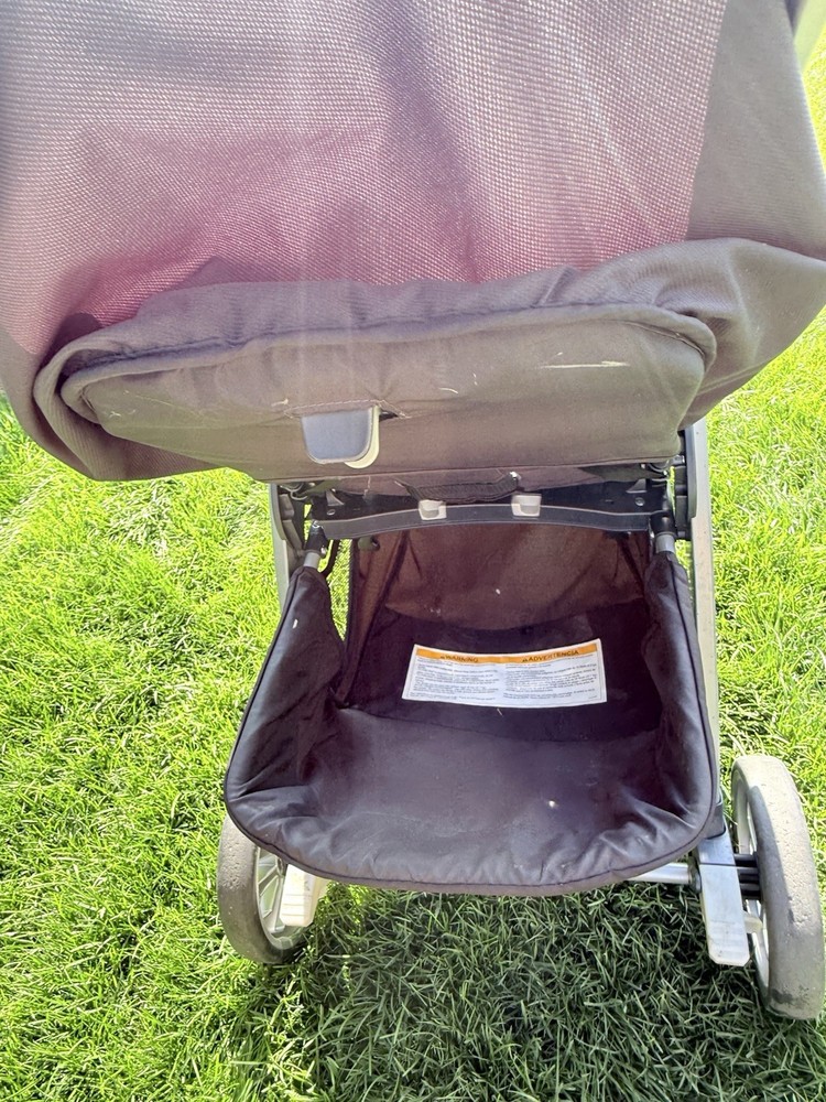 Chicco Bravo Quick-Fold Stroller Gently Used Easy One-Hand Fold Compact