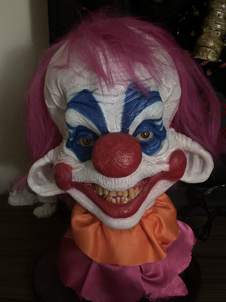 Killer Klowns From Outer Space Bust