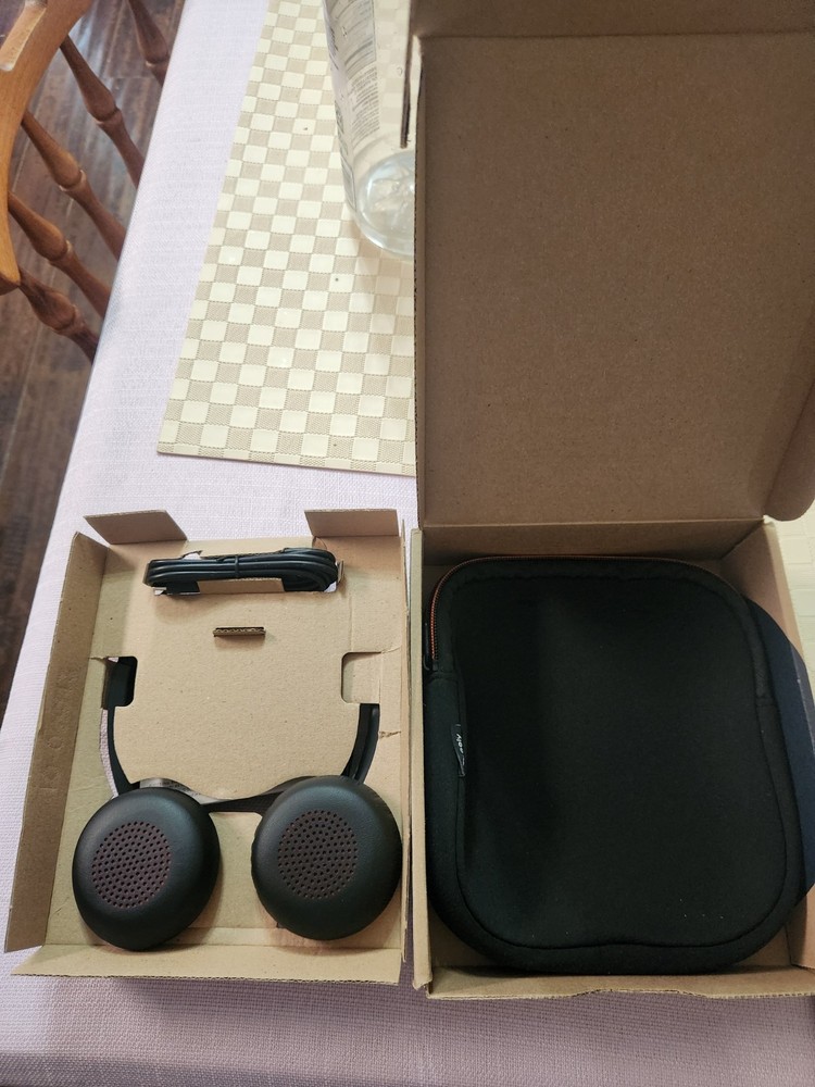 Poly Voyager Focus 2 UC Wireless Headset USB-C Open box