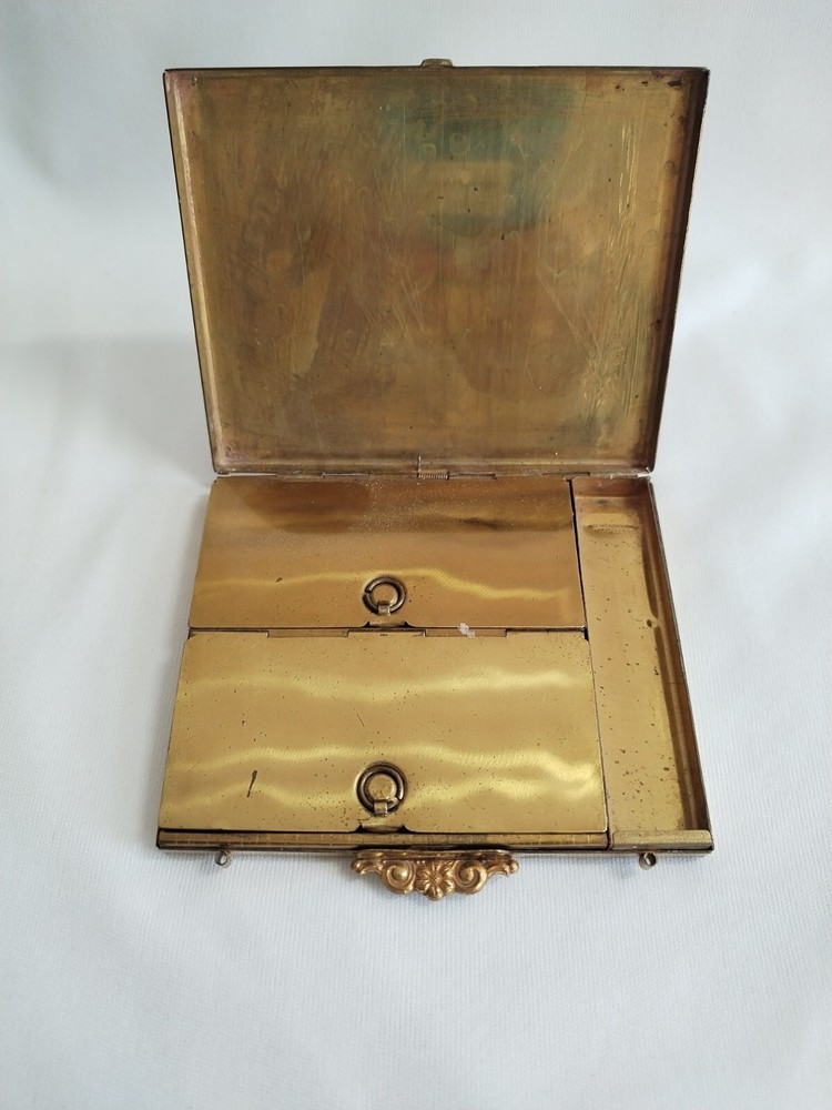 Powder puff Vintage container Flip - Top Compact