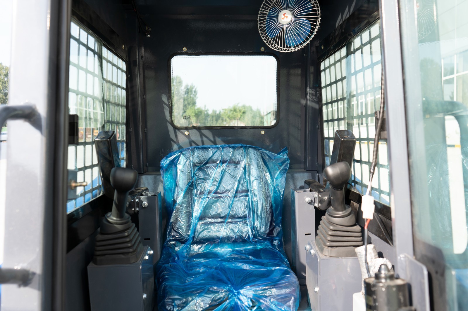 TYPHON STOMP 509 25HP Kubota D1105 1.4 Ton EPA Skid Steer Loader Brand New USA