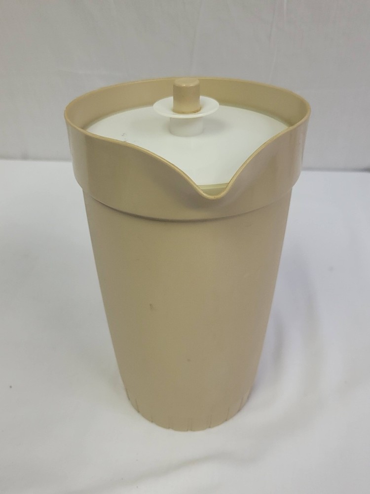 Vintage Tupperware Pitcher With Push Button Lid 2 Quart Tan/Beige ~ 800 801