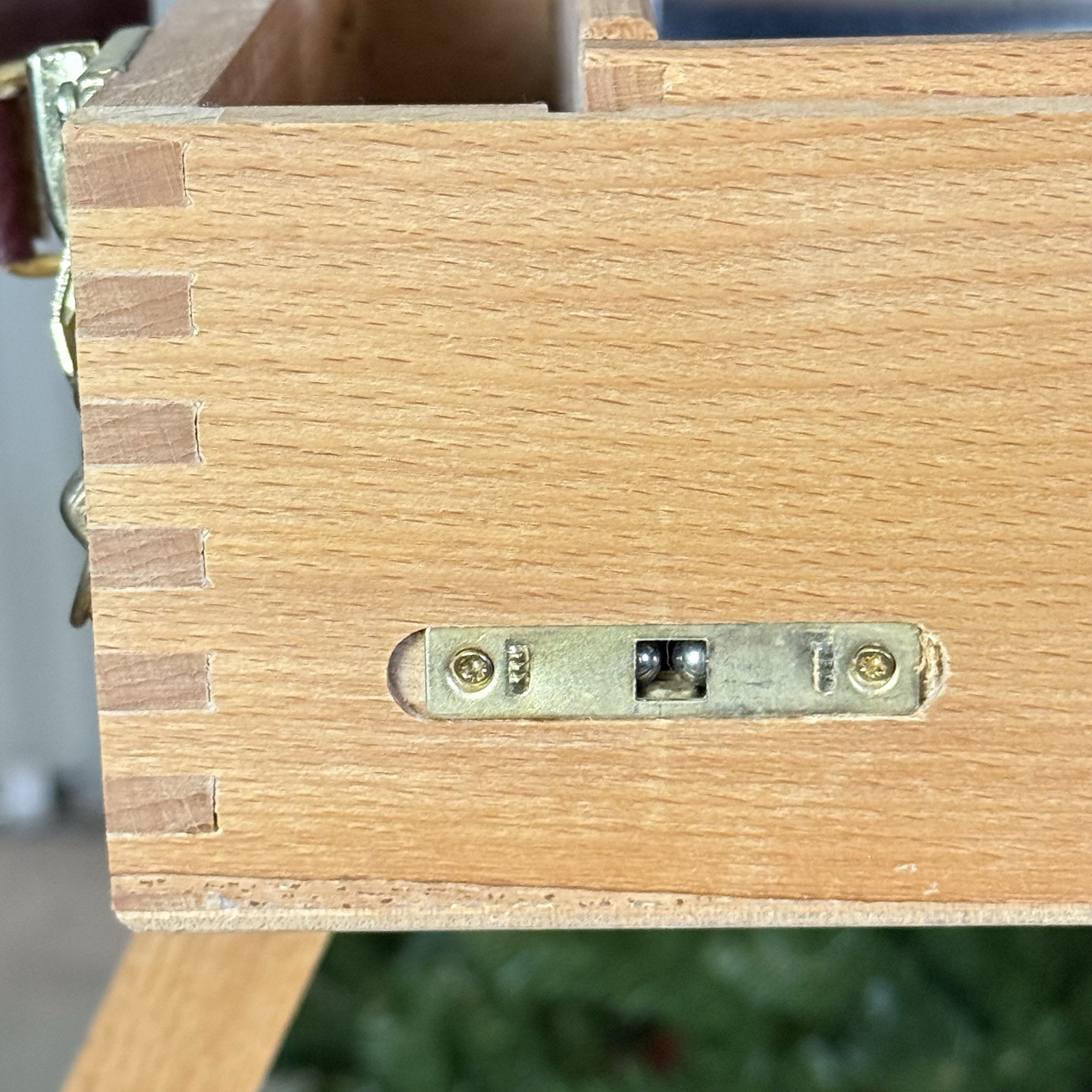 Jullian Paris Full Size French Box Easel European Beechwood