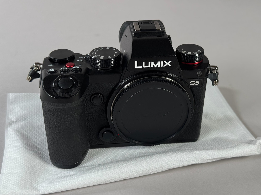 Panasonic LUMIX S5 Mirrorless Camera With 3 Batteries Low Shutter Count 503