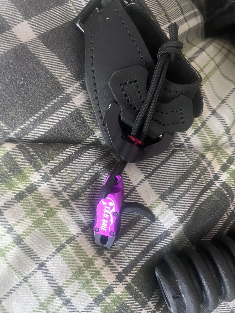 Diamond Archery A13799 Edge 320 Right Hand Bow Package - Black