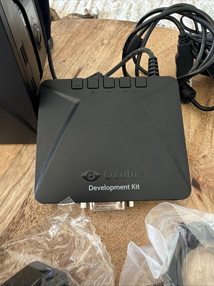 2013 Oculus Rift VR Development Kit #1 1 Virtual Reality Headset DK1 w/ Case