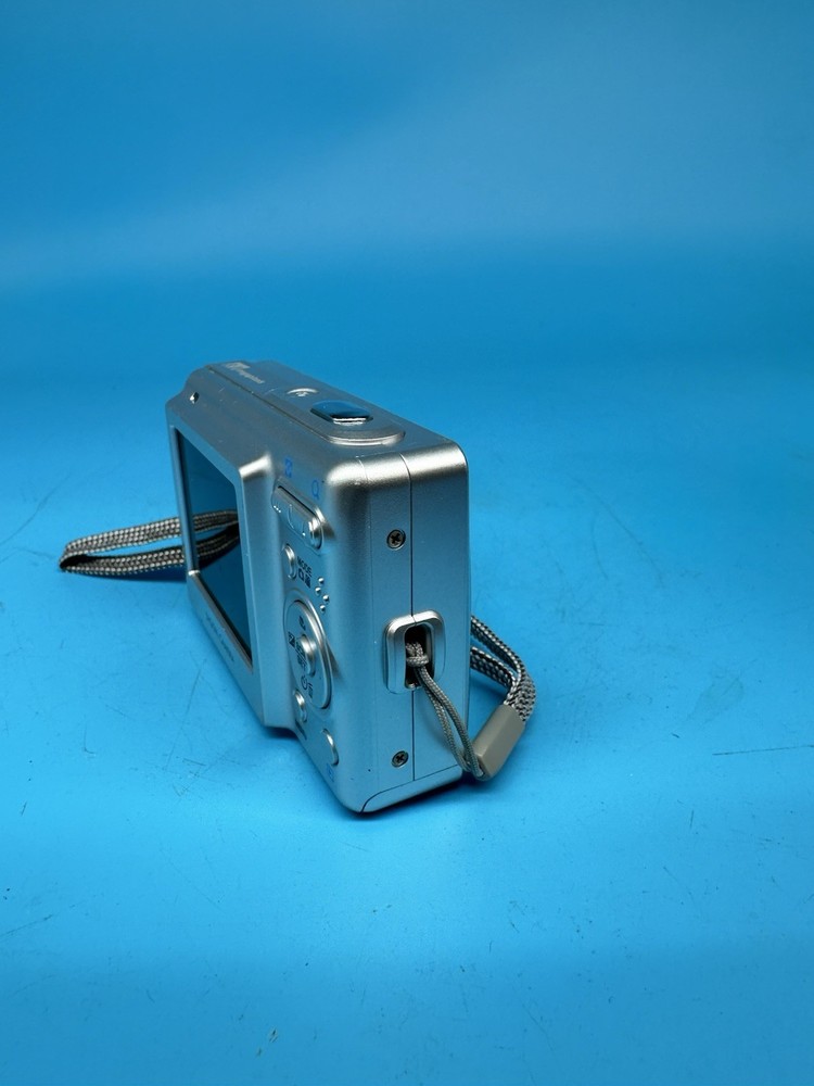 Hitachi Digital Camera HDC-861E 8.0MP Silver Tested