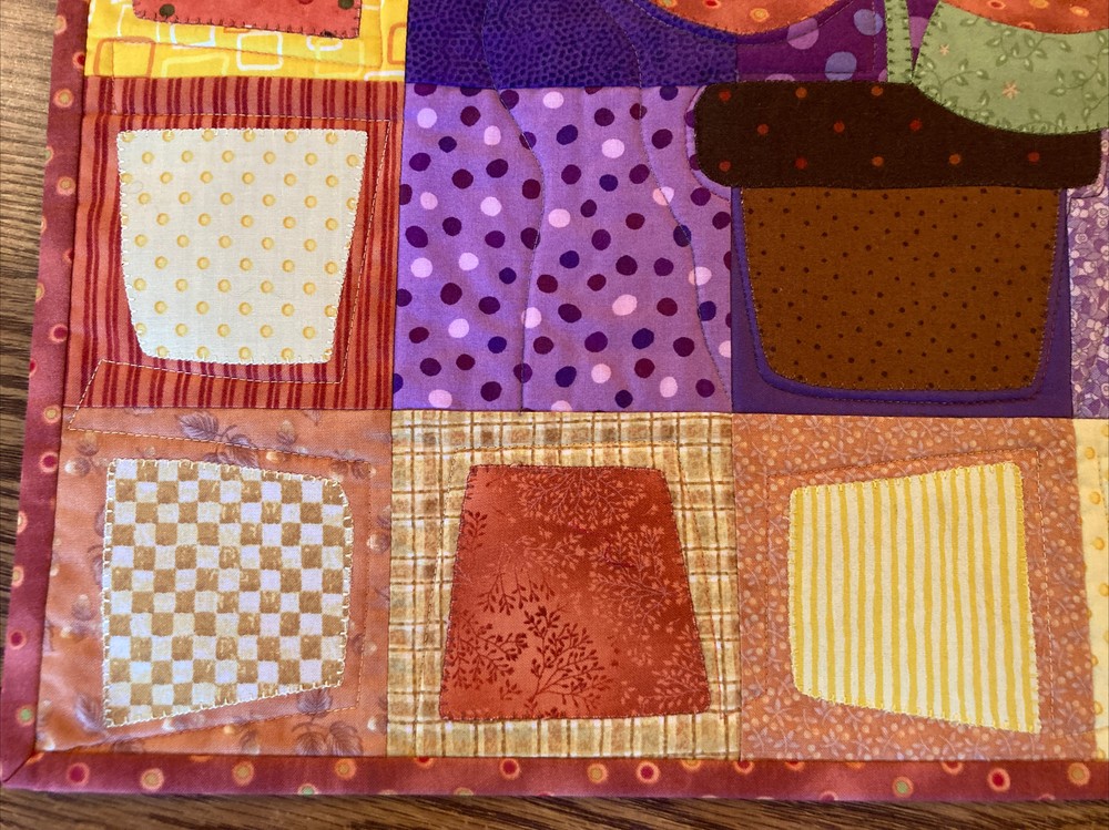 Handcrafted Handmade Machine Quilted Table Runner Wall Hanging Excellent!