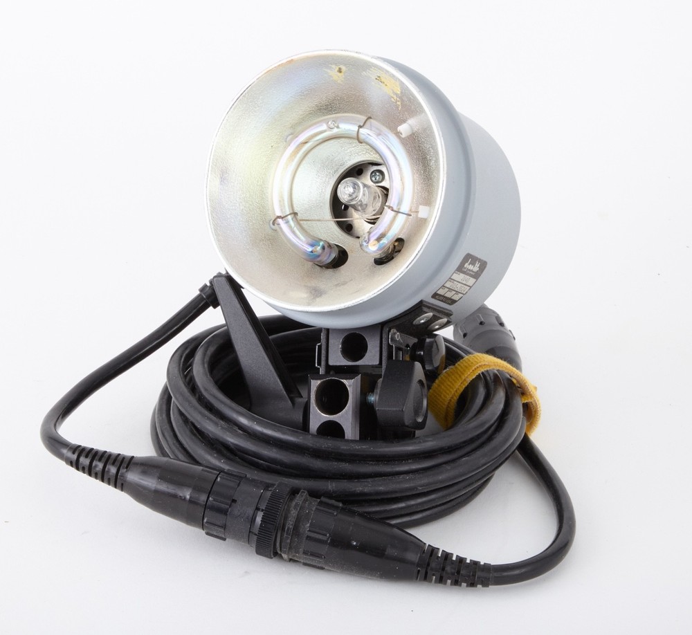 DYNALIGHT 2040 2000 Watt Strobe Head, 16 ' Cord. TESTED!! WORKING!!