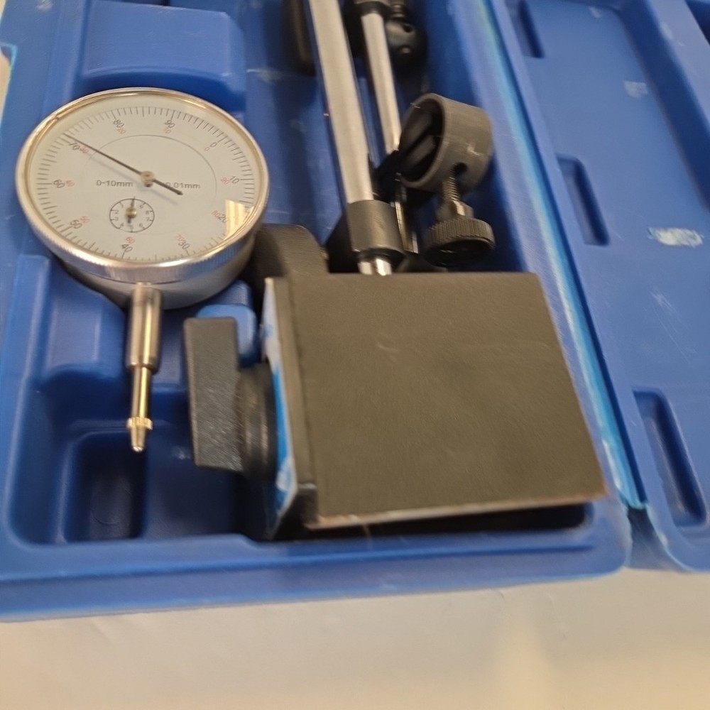 Indicator Set with -Magnetic Base Measuring Device