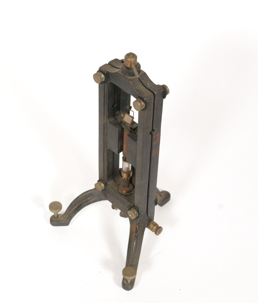 1916 Knott Laminated Vertical Magnet Galvanometer On Cast Iron Trivet Base