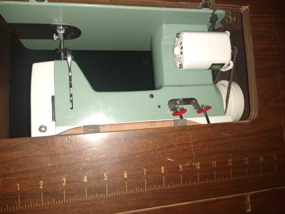 Vintage DRESSMAKER ZIGZAG MODEL 290A