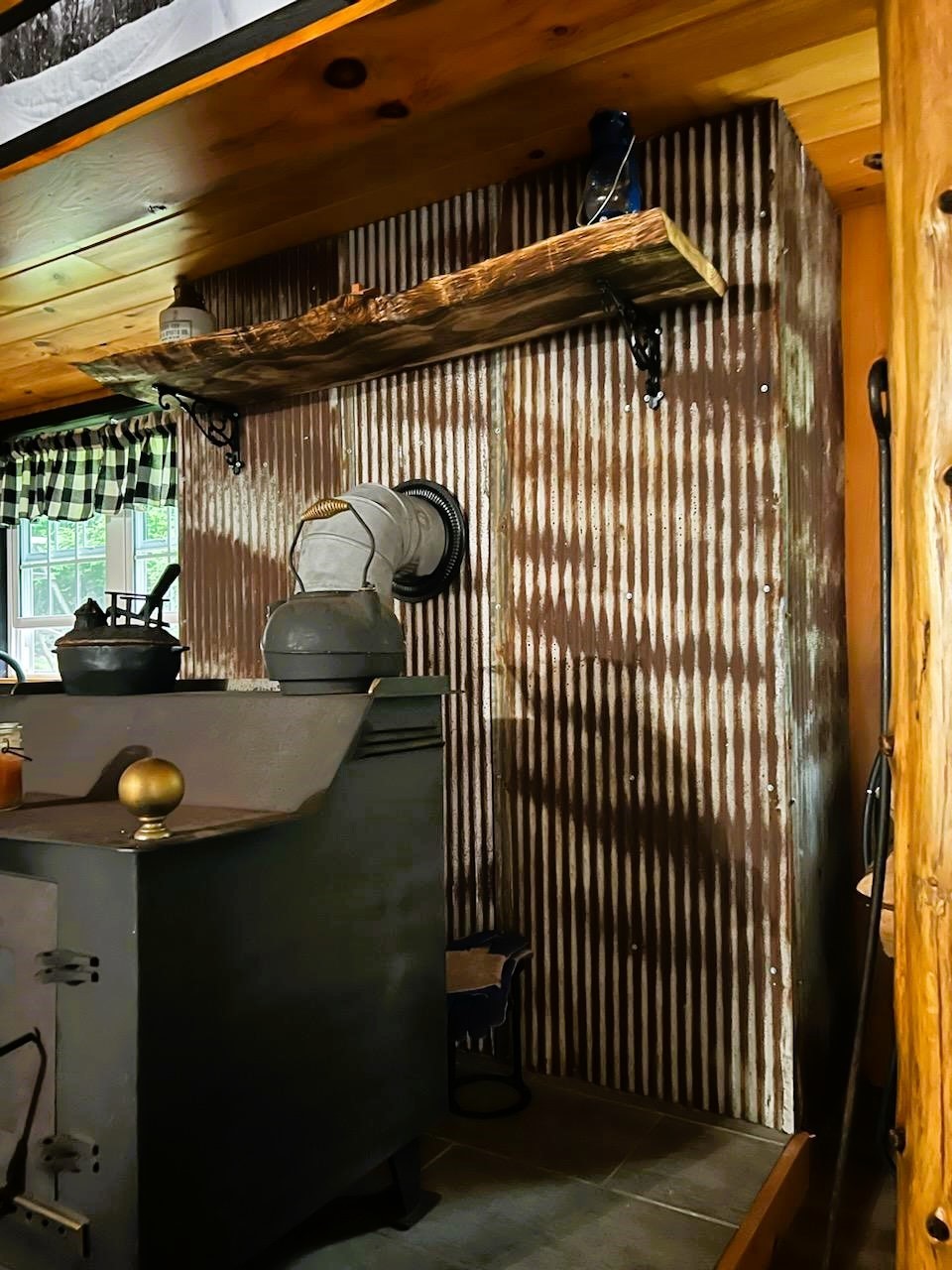 5 pcs 3' x 2' Rustic Reclaimed Corrugated Sheets Barn Roofing Metal Tin Basement