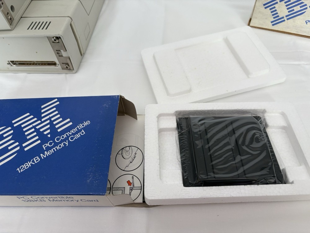 IBM PC 5140 Convertible BUNDLE - Vintage Portable Computer. Powers Up!