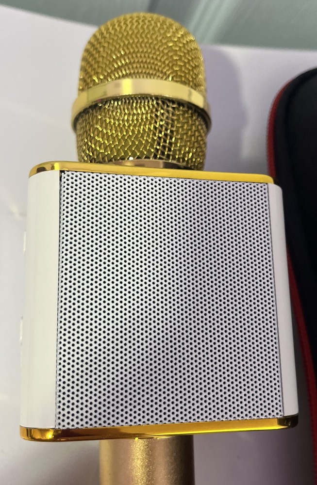 QFX Model Kar-3 Karaoke Microphone With Case And Cable UNTESTED White/Gold