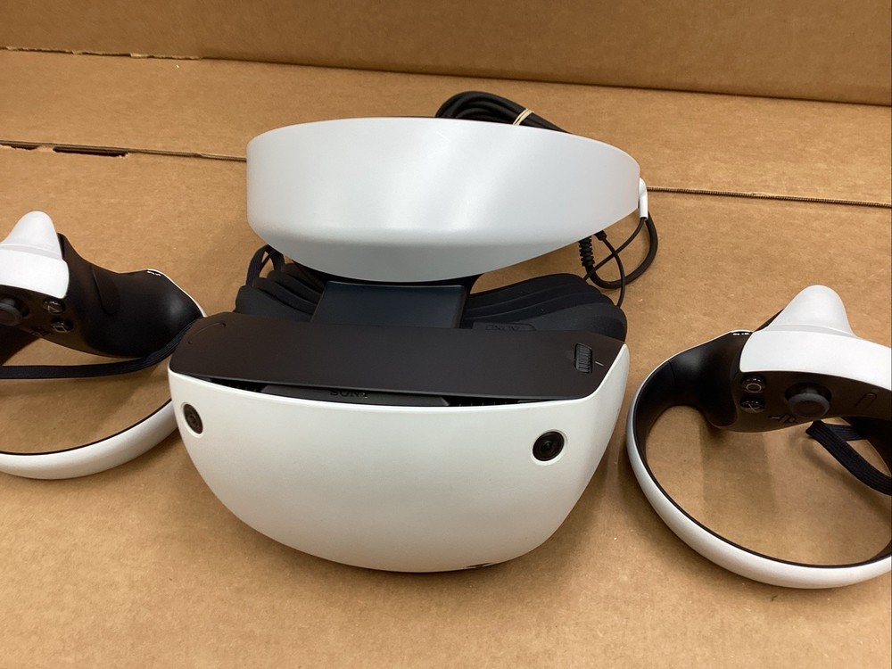 Sony PlayStation VR2 Virtual Reality Headset Bundle CFI-ZVR1