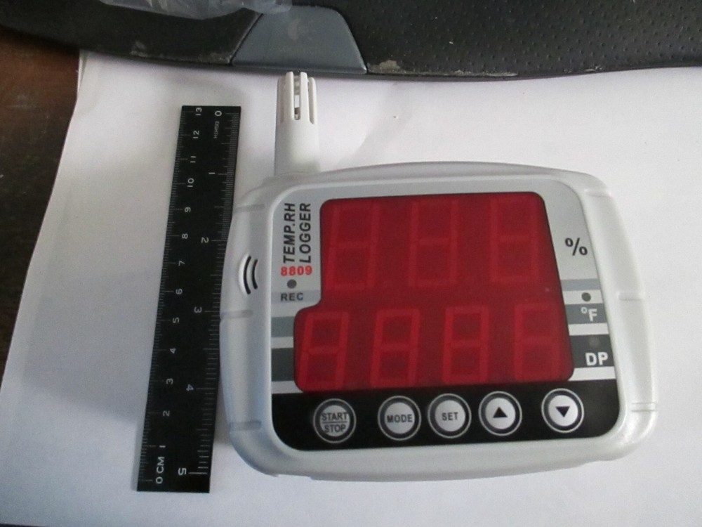 GENERAL INSTRUMENTS 8809 LED TEMPERATURE RELATIVE HUMIDITY DATA LOGGER LTH8809DL