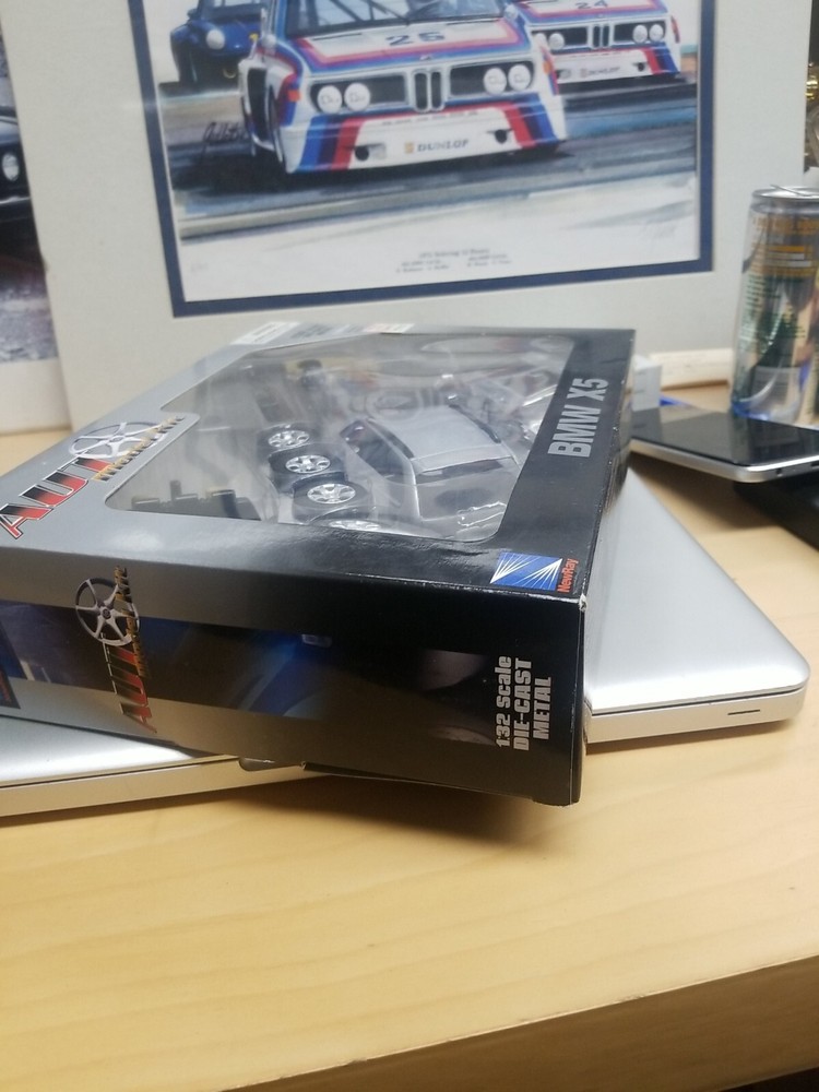 BMW x5 aut model kit 1:32 scale