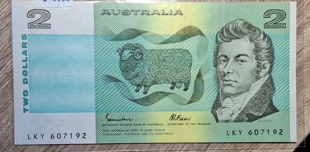 Uncirculated Australian $1 & $2 Notes , Mint Condition. Plastic Sleeved .